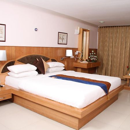 קובאלאם La Promenade Hotel מראה חיצוני תמונה