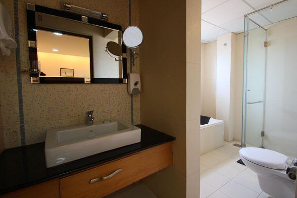 קובאלאם La Promenade Hotel מראה חיצוני תמונה