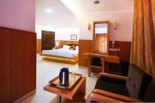 קובאלאם La Promenade Hotel מראה חיצוני תמונה