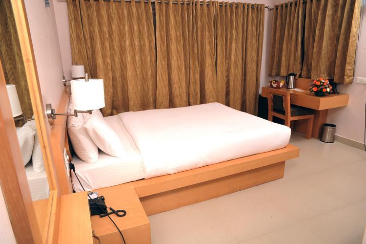 קובאלאם La Promenade Hotel מראה חיצוני תמונה
